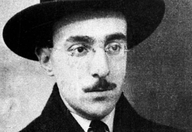 Fernando António Nogueira Pessoa (Lisabon, 13. lipnja 1888. – Lisabon, 30. studenog 1935.) - Jedan od najznačajnijih europskih pjesnika umro je gotovo nepoznat
