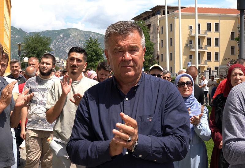 Ravnatelj HNK Mostar poručio prosvjednicima: Napadi su neutemeljeni