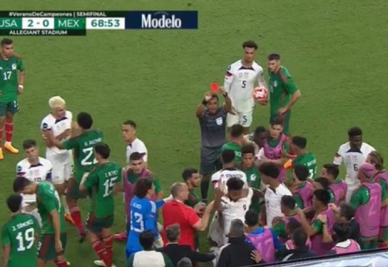 VIDEOI Četiri crvena kartona, kraj utakmice USA - Meksiko prije vremena 