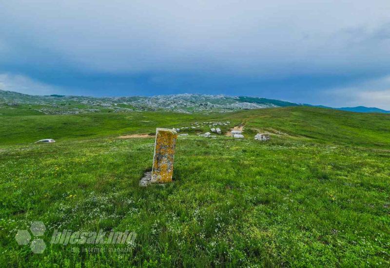 FOTO | Morine: Nepregledni pašnjaci, nekropola i 3 tajanstvene legende 