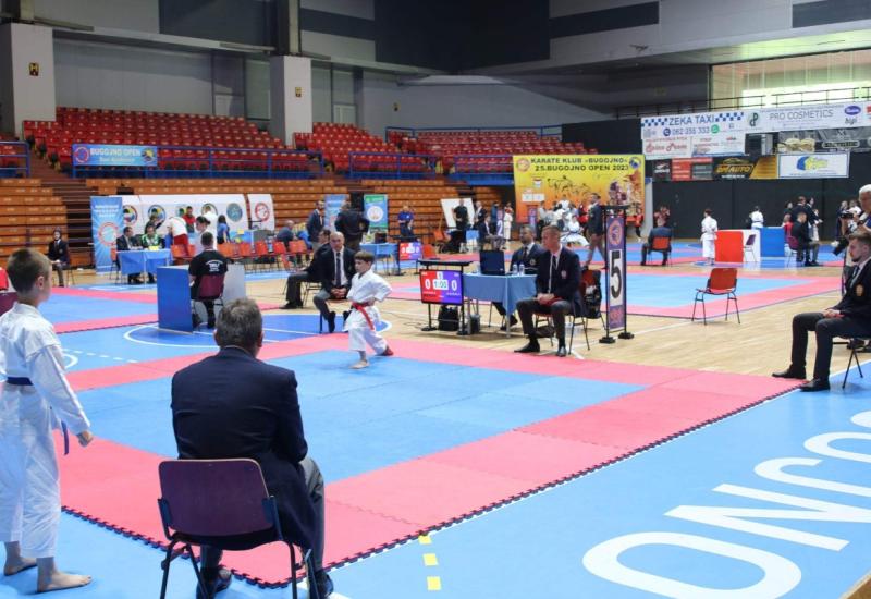 Karate turnir u Bugojnu okupio 800 natjecatelja iz četiri države - Karate turnir u Bugojnu okupio 800 natjecatelja iz četiri države
