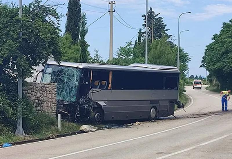 Nesreća u mjestu Dražin Do kod Trebinja - Trebinje: Vozač autobusa najvjerojatnije zaspao
