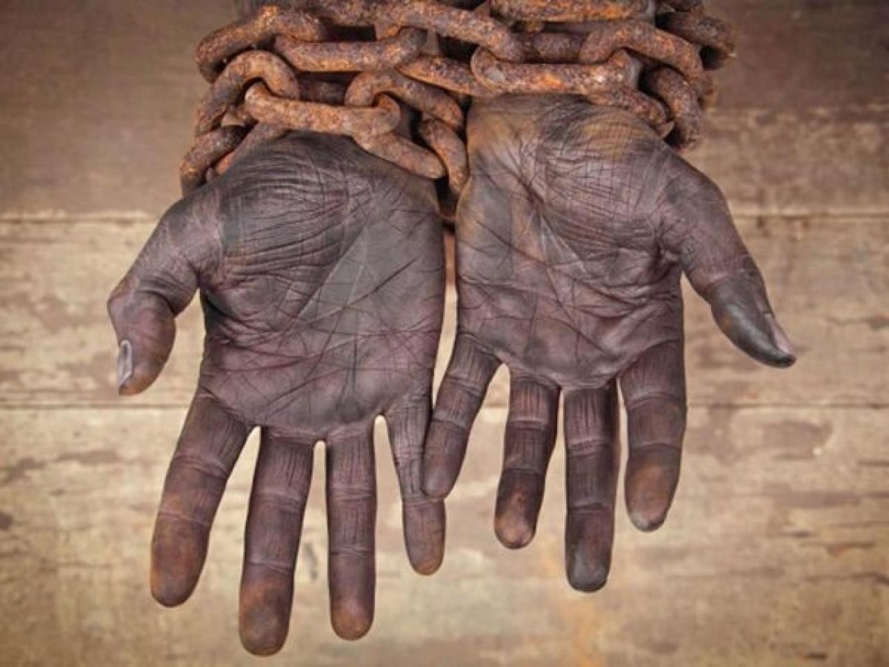 Ruke roba | Izvor: ontheblacklist.net - Je li kasno? Isprika jer su zaradili milijardu eura preko robova