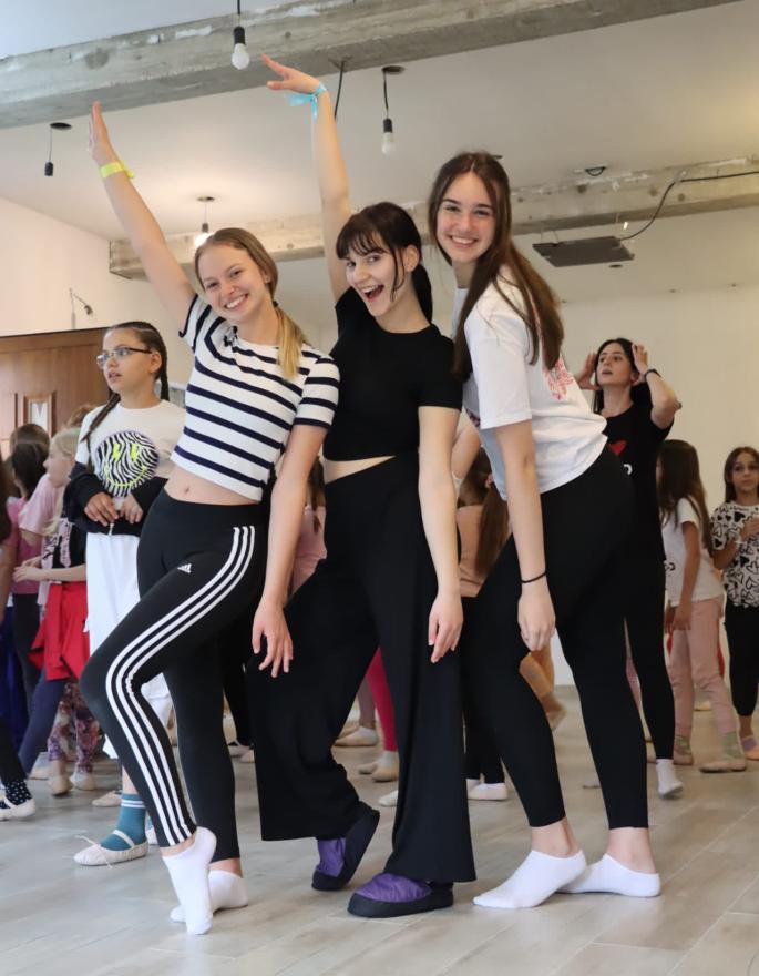 Mostarske plesačice na Blidinju - VIDEO | Mostarske plesačice napravile najdužu špagu u BiH