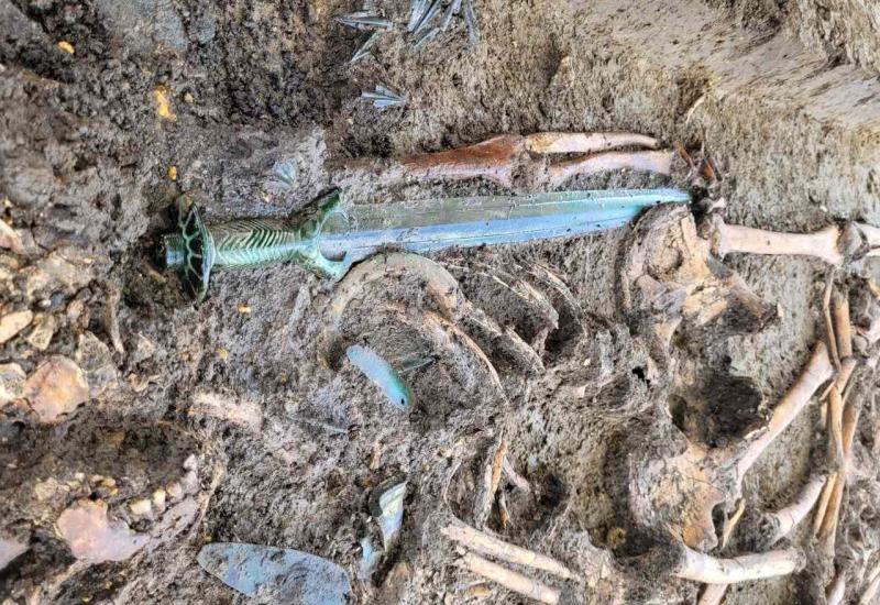 Pronađen mač star 3.000 godina: "Još uvijek blista"