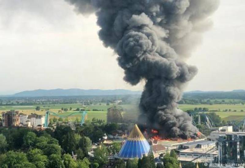 Požar u najvećem njemačkom zabavnom parku - Evakuirano 25.000 ljudi: Požar u najvećem njemačkom zabavnom parku