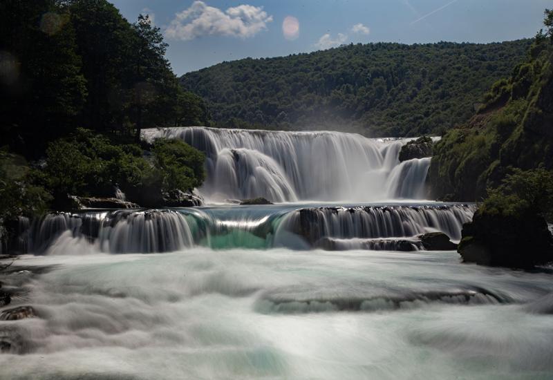 Rijeka Una se spušta niz predivni Štrbački buk - BiH ima jedan od najljepših slapova
