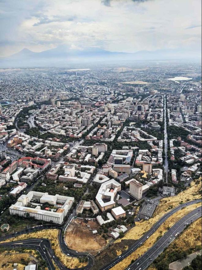 Yerevan, glavni grad Armenije - Plemići putuju u daleki Yerevan: 