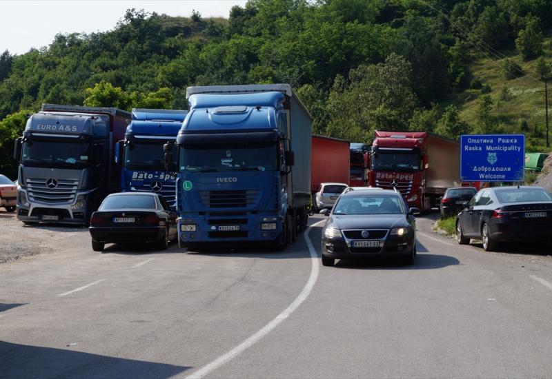 Kamioni iz Srbije blokirali granični prijelaz Jarinje
