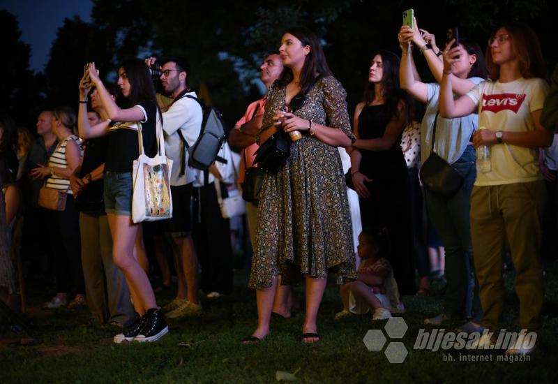 Music revolution u Velikom parku - Hitovi u mostarskom Zrinjevcu: Publika uživala u 