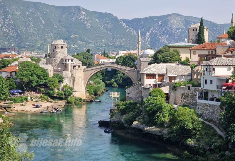 Uklonjena skakaonica ispod Starog mosta 