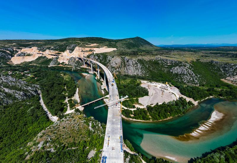 Most Počitelj - Spojen most Počitelj: 38.000 m3 betona, 9.000 tona armature...