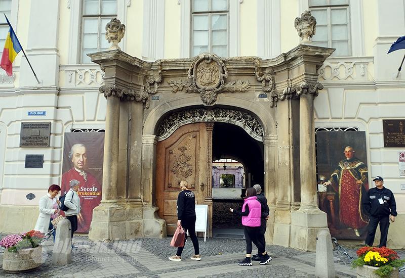 Sibiu, grad čije kuće spavaju otvorenih očiju (Transilvanijom uzduž & poprijeko 11.)