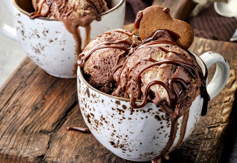 Čokoladni sladoled - Najkremastiji domaći čokoladni sladoled