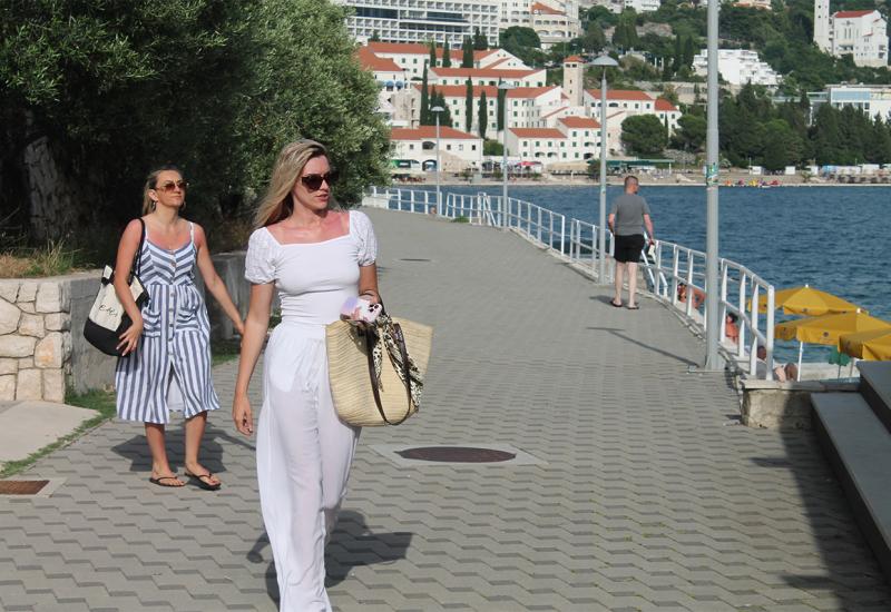 FOTO: Prvih dana ljeta turisti stižu u Neum