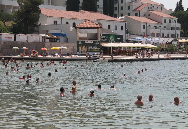 Prvih dana ljeta turisti stižu u Neum - FOTO: Prvih dana ljeta turisti stižu u Neum