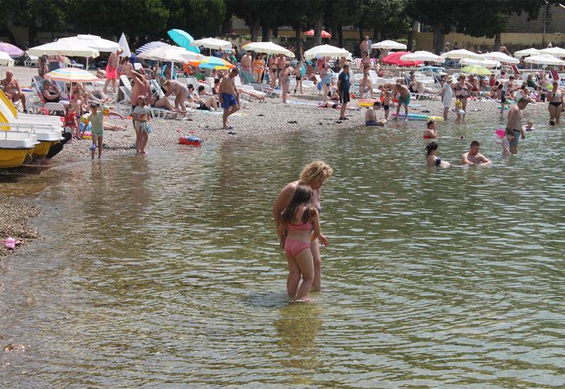 Prvih dana ljeta turisti stižu u Neum - FOTO: Prvih dana ljeta turisti stižu u Neum