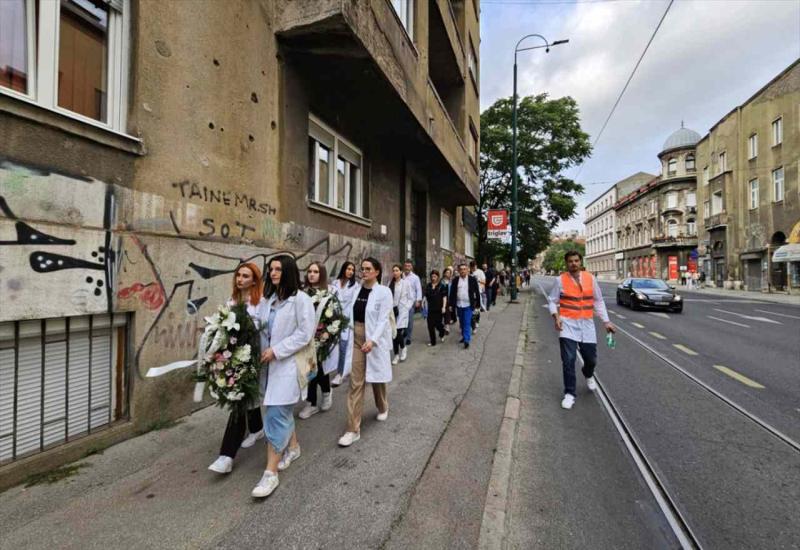 Građani šetali za Almu i Azru: "Nećemo dopustiti da budu zaboravljene" 