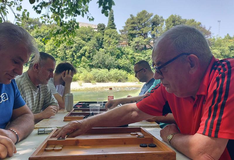 Na ovom turniru sudjelovali su igrači svih šest Mostarski tavla klubova - Sve što je bilo potrebno u nedjelju u Mostaru bile su sreća i dobre kocke