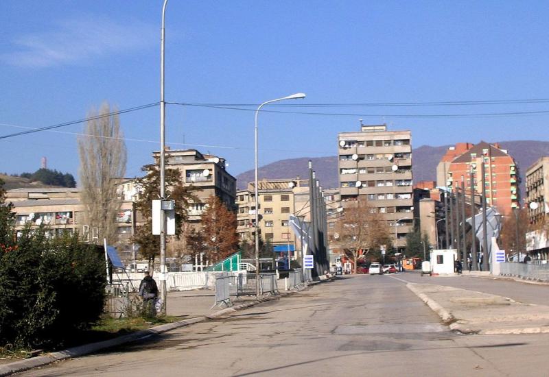 Na zgradu općine u Sjevernoj Mitrovici bačena bomba
