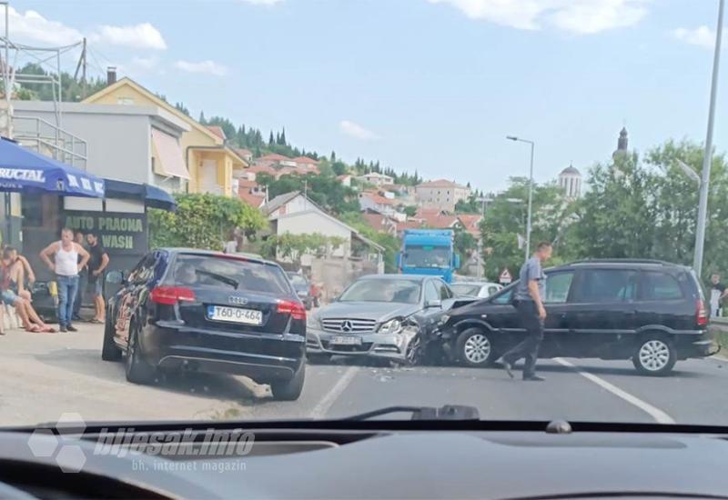 Sudar tri automobila u Mostaru - Sudar tri automobila u Mostaru