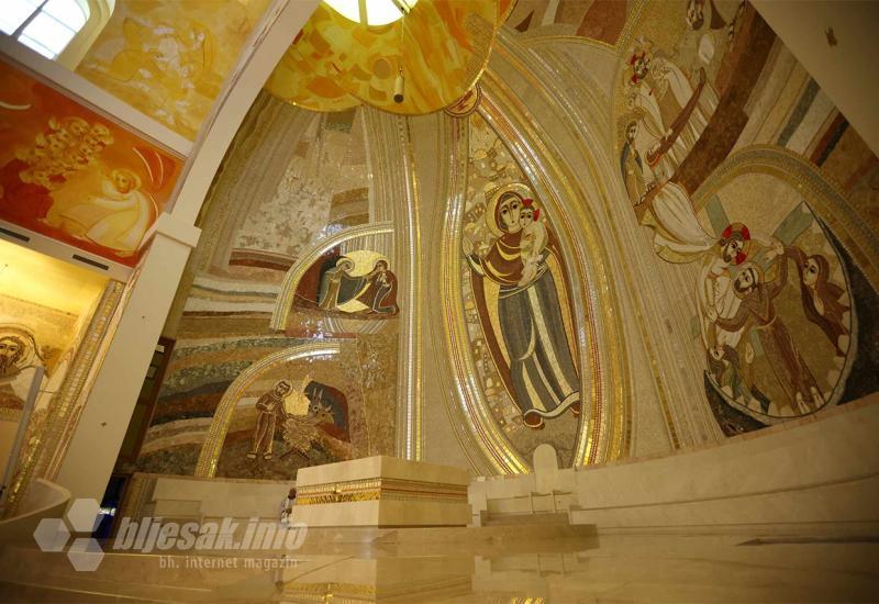 FOTO/VIDEO | Posvećen oltar i obnovljena samostanska crkva sv. Petra i Pavla u Mostaru