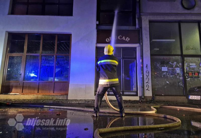 VIDEO | Sve ekipe na terenu: Požar u zgradi u Mostaru