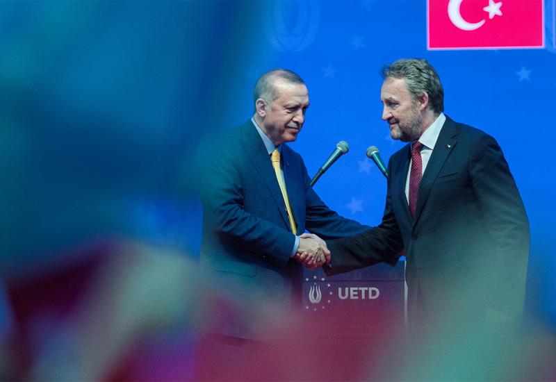  Izetbegović ide Erdoganu u Tursku