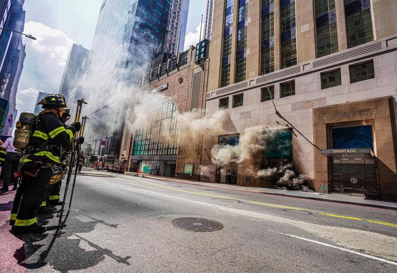 VIDEO: Požar je zahvatio poznatu zgradu u New Yorku