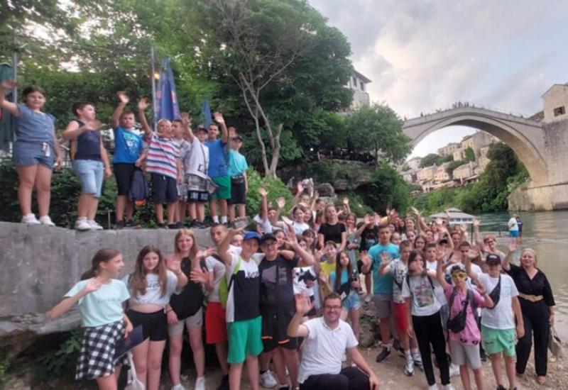 Djeca s Kosova posjetila Mostar - Djeca s Kosova posjetila Mostar: Obišli grad i brojne znamenitosti