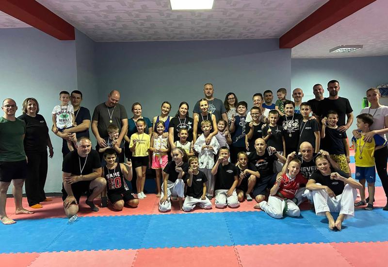 Family kick 2023. u Mostaru: Nastupilo  60 roditelja i djece