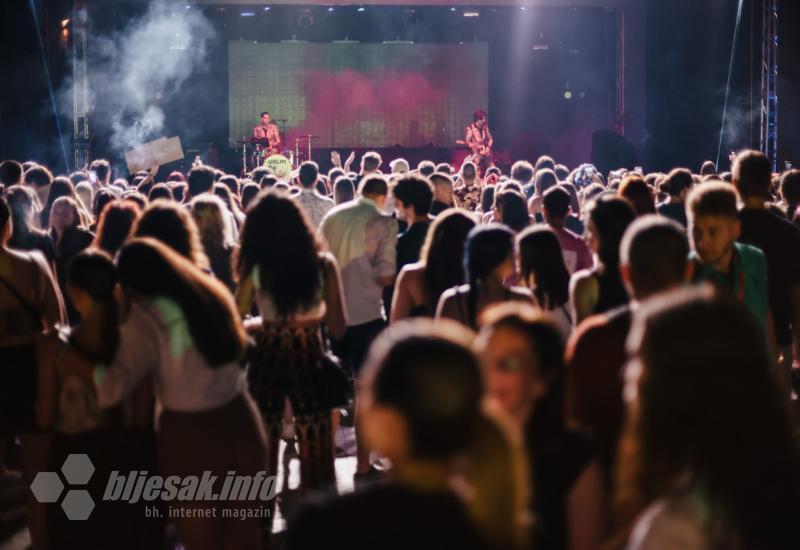 Buč Kesidi na Mostar Summer Festu - Mostar trese festivalska groznica: Nova garnitura izvođača zapalila publiku
