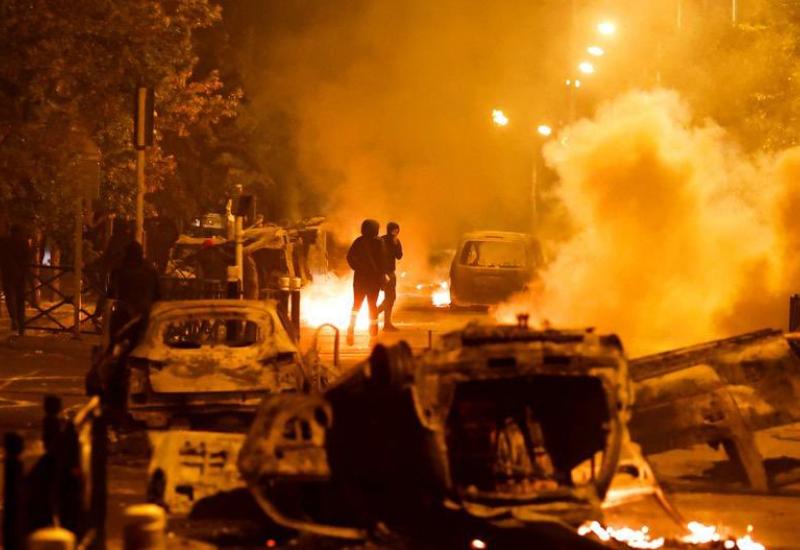 Francuska: Neredi jenjavaju, gradonačelnici pozvali na protunasilna okupljanja