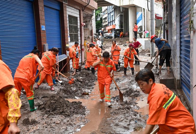 15 poginulih, tisuće evakuiranih zbog obilnih kiša 