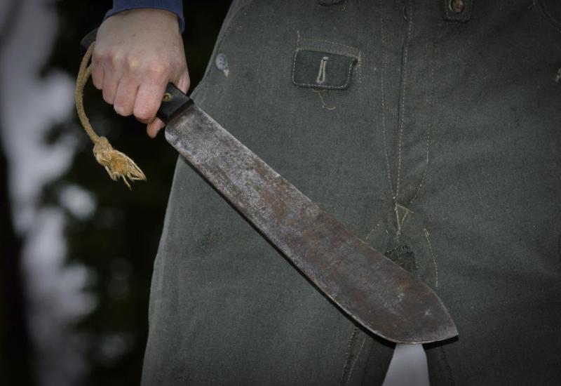 Koji prekršaj: U Hrvatsku pokušao unijeti nož, mačetu, bejzbol palicu i sjekire