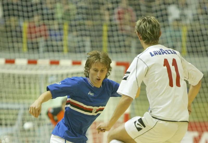 Mladi Luka Modrić u Kutiji šibica 2006. godine - Talijani pronašli staru Modrićevu fotografiju u plavom dresu i oduševili se