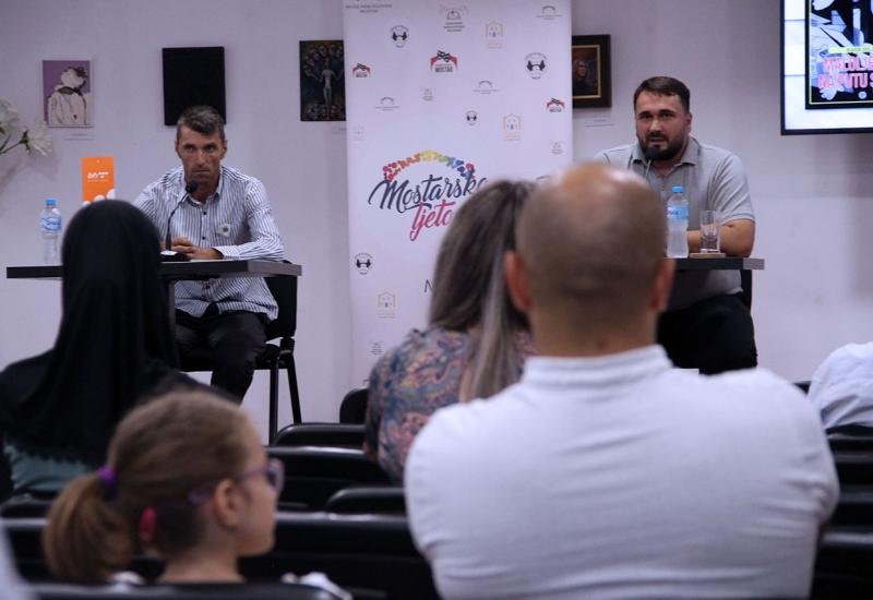 Predstavljanje knjige Maloljetnik na putu smrti autora Hasiba Suljića - U Mostaru predstavljen 