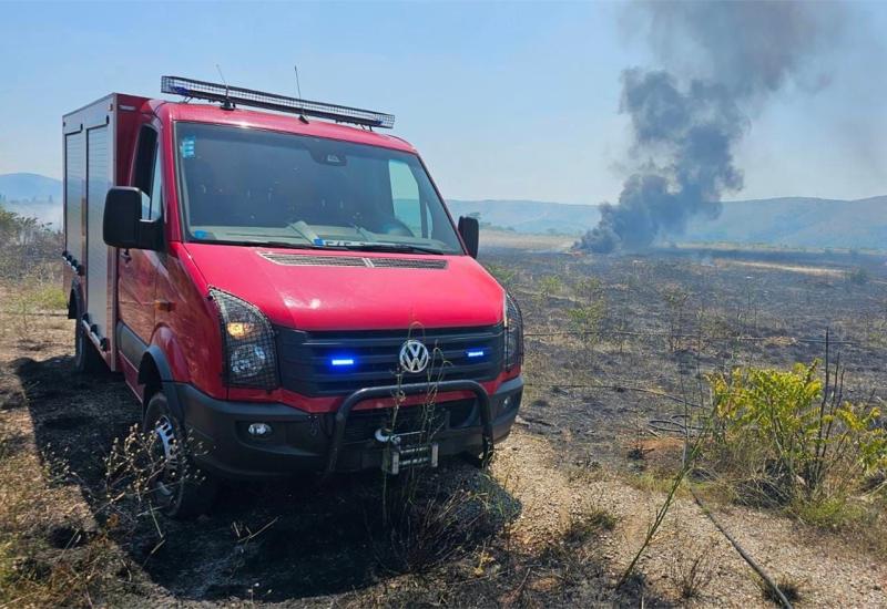 Požar u Rodoču progutao nekoliko hektara trave i niskog raslinja