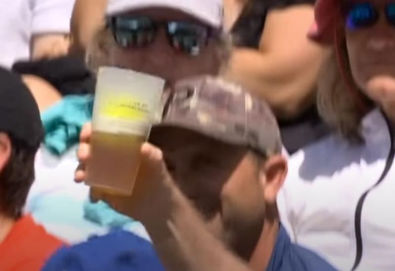 VIDEO I Samo na Wimbledonu loptica završi u čaši pive