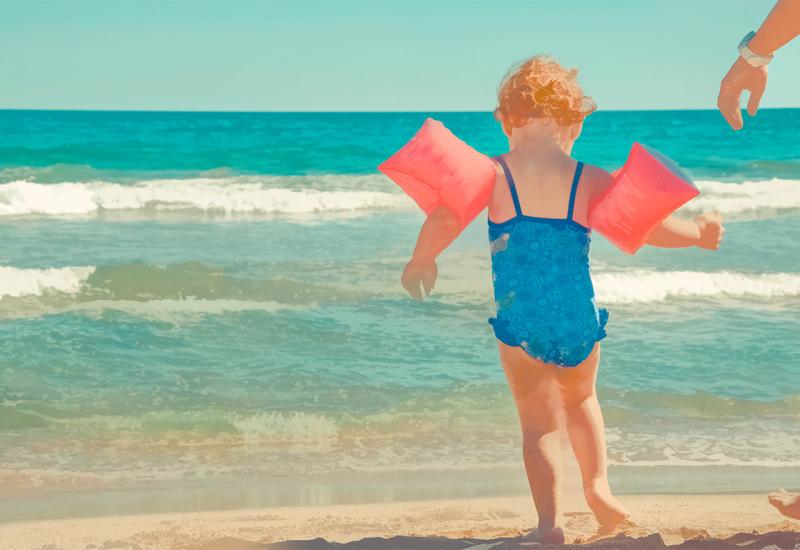 Možda o tome ne razmišljamo ali jako je bitno - Zašto djeca ne trebaju biti gola na plaži?