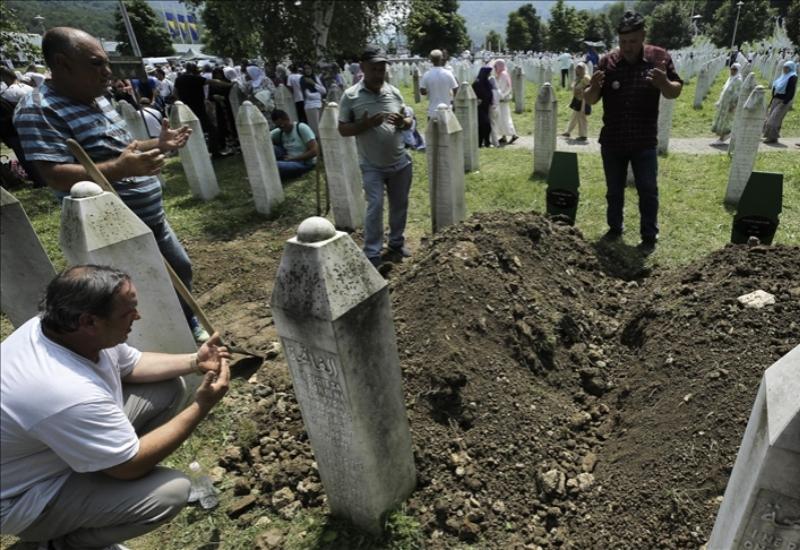 Ukopano 30 identificiranih žrtava - Potočari: Ukopano 30 identificiranih žrtava