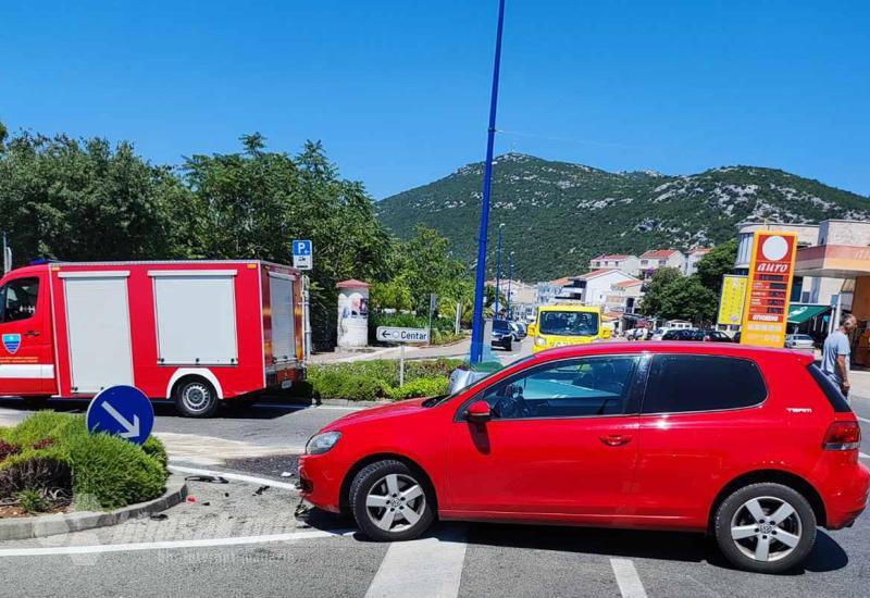 Sudarili se Golf i Mercedes - Golf i Mercedes se sudarili u Neumu