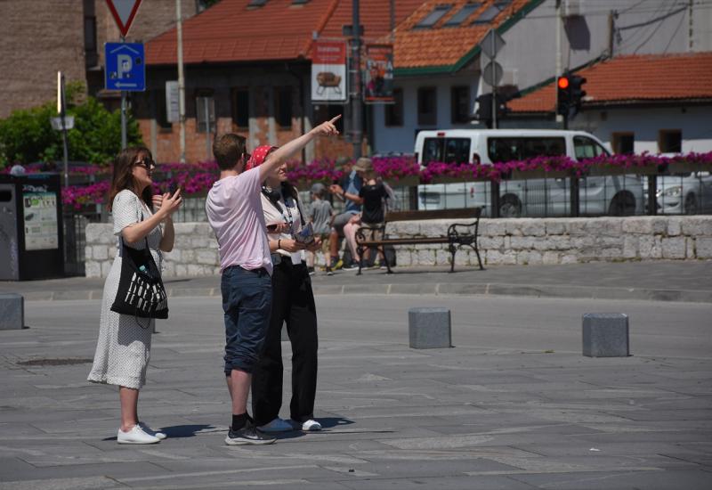 Unatoč vrućini turisti ''okupirali'' Sarajevo