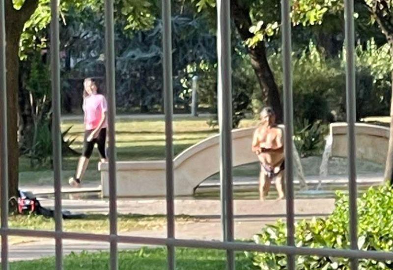 Muškarac se gol kupao u fontani - Mostarski Zrinjevac: Gol se kupao u fontani
