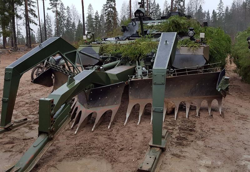 Finski tenk Leopard 2, njemačke proizvodnje, opremljen za čišćenje minskih polja - Ukrajinska ofanziva zapela u beskonačnim ruskim minskim poljima