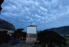 Hercegovina: Nebo prekrili mammatus oblaci 