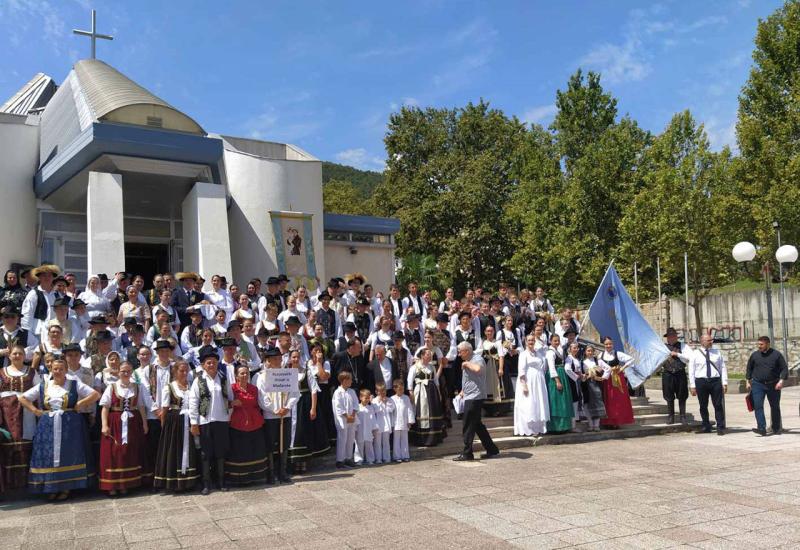 Dužijanca u Mostaru - Svetom misom i mimohodom završena manifestacija Dužijanca u Mostaru