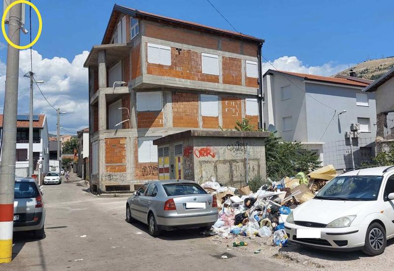 Divlja deponija u središtu grada - Apel građana: Divlja deponija u središtu grada