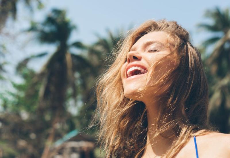 Žena se smije - Otkrivamo 15 moćnih osobina koje sve snažne žene posjeduju