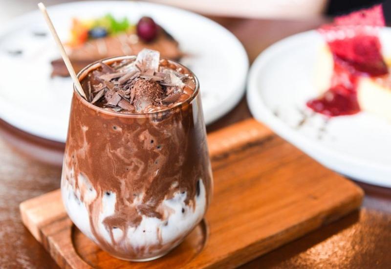 Sladoledni koktel s džinom - Čokoladno savršenstvo: Sladoled s likerom i džinom 